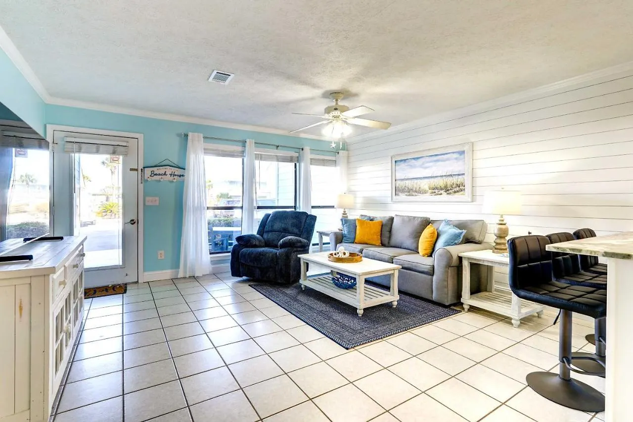 Walkable Panama City Beach Condo With Pool Access!